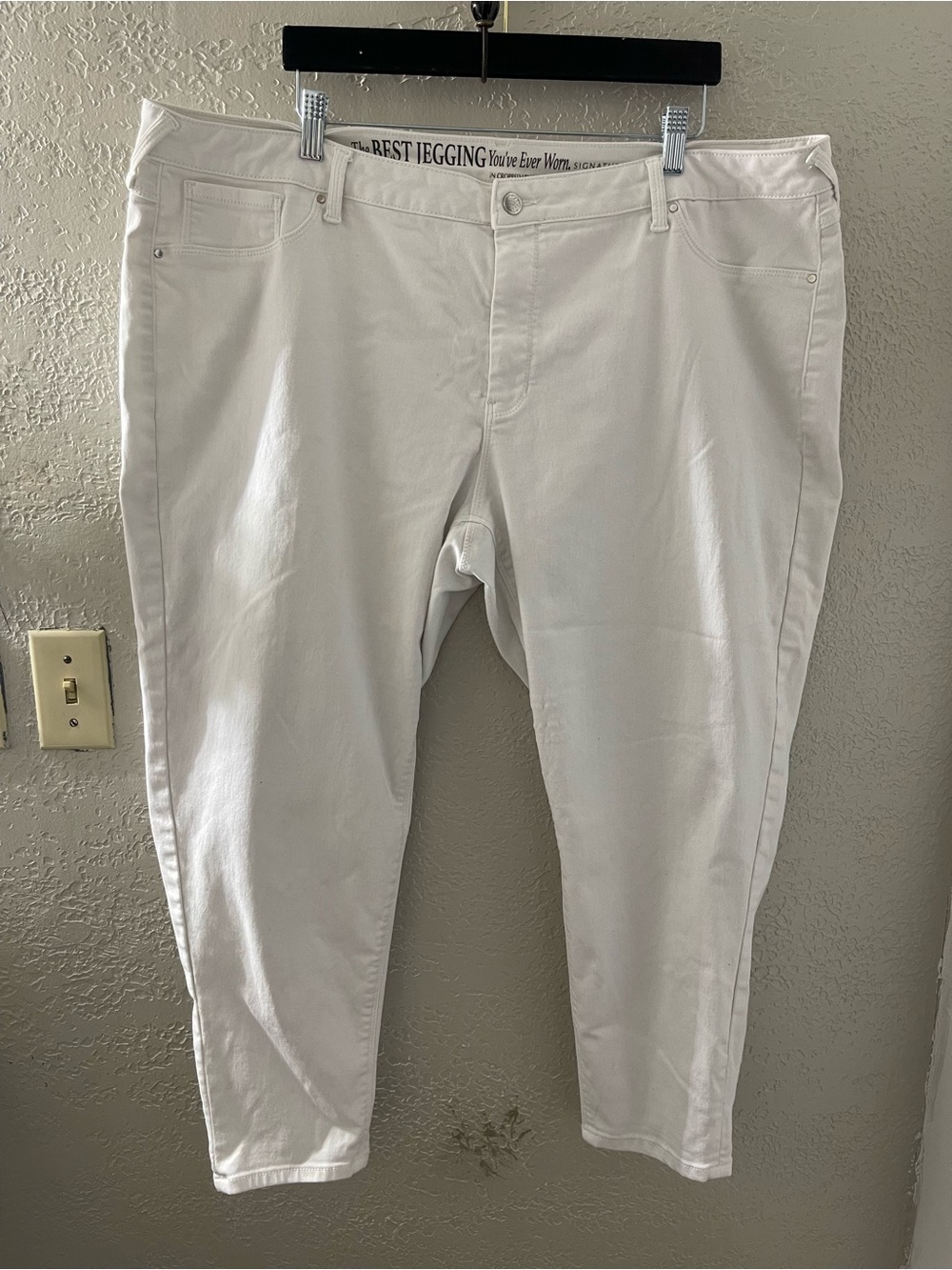 Signature Studio White Women’s Stretchy Jeggings Size 22W